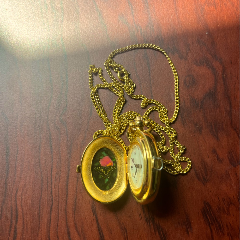 Vintage gold colored pocket watch. Floral. Quartz brand